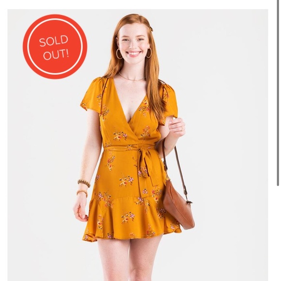 🌸 3/$15 NWT: Francesca’s Floral Golden Goddess Mini Dress - Picture 2 of 9
